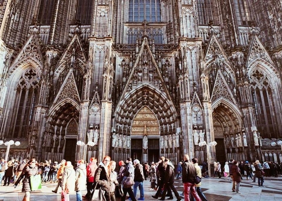 Türklerin Avrupa'ya gittiği gibi önünde kuyruğa girdiği mekan paralı oldu