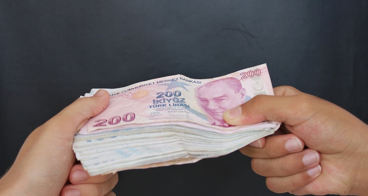 Emekli promosyonlarında çıta yükseldi: Ünlü banka 50 bin lira için şartları duyurdu