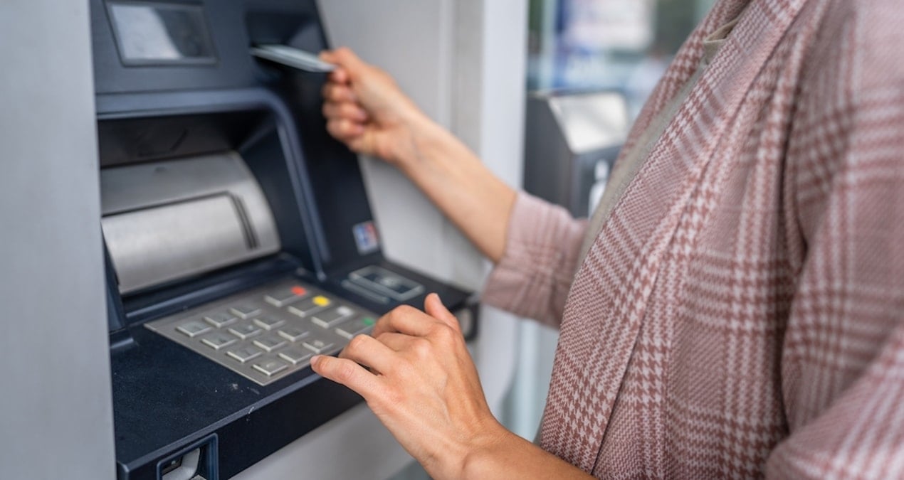 ATM'den para çekmek isteyen ekranda bu yazıyla karşılaşıyor: Eli boş dönüyor