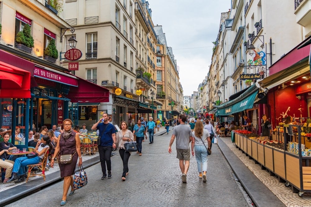 Avrupa köşeye sıkıştı: Halka kısıtlamaya gidin çağrısı yapıldı
