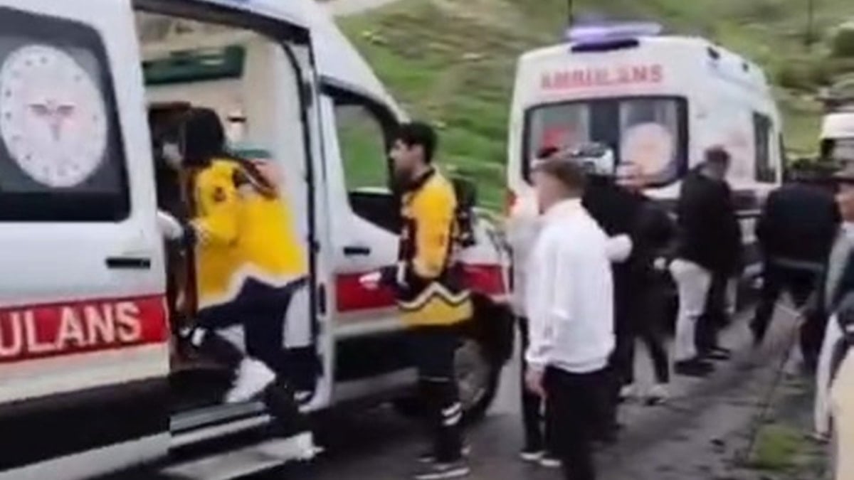 Şırnak'ta öğrenci servisi devrildi! Yaralılar var