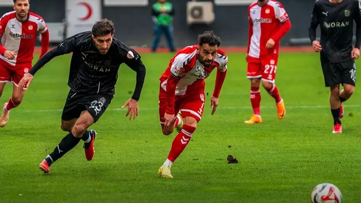 Sivasspor'da rüzgar terse döndü! Play-off'a selam çaktılar