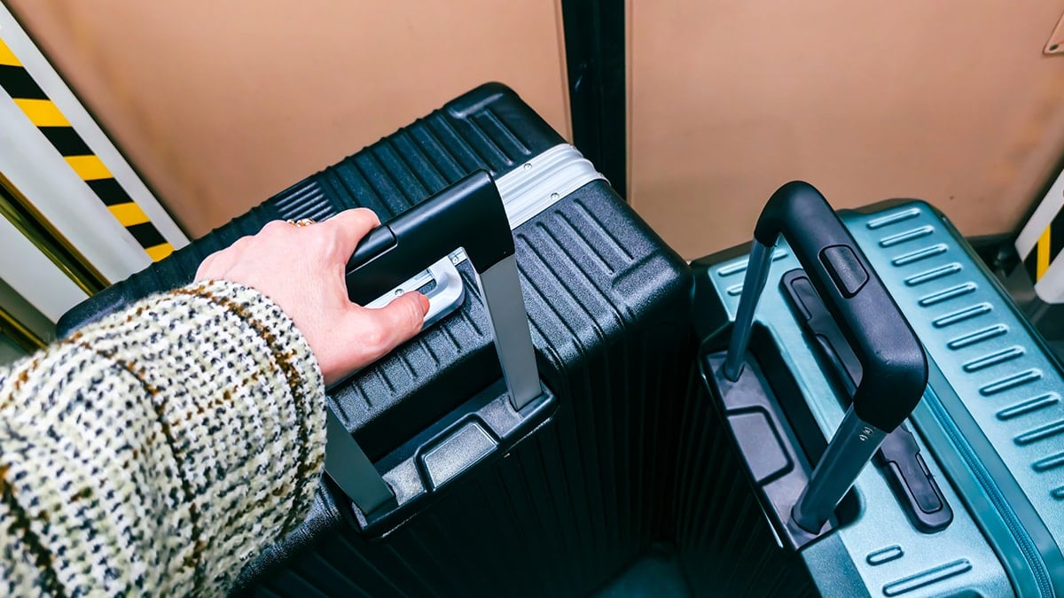 Siyah renkli bavulla seyahat etmeyin çağrısı