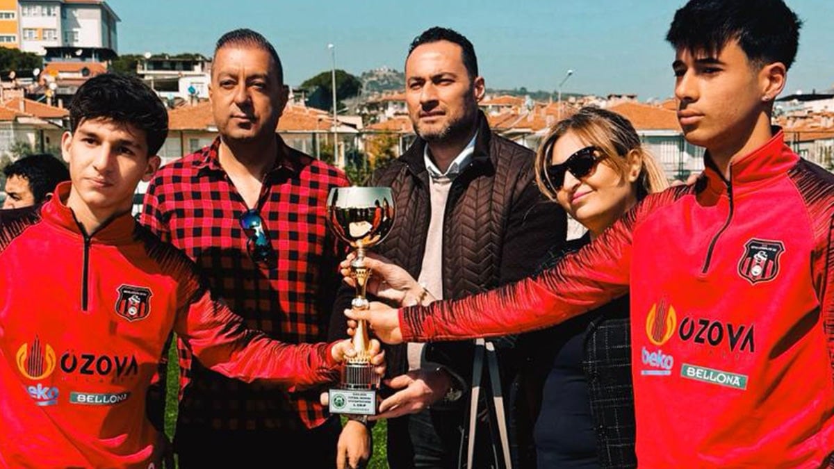 Söke Gençlerbirliği U-16 ve U-18 takımları kupalarını aldı