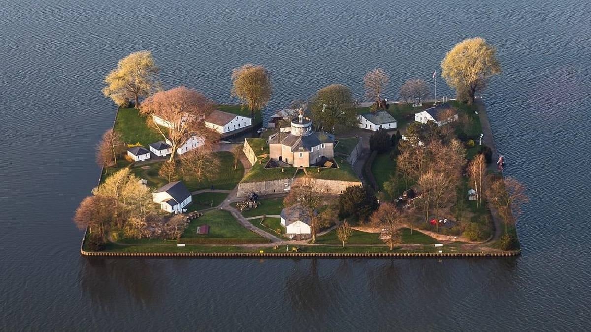 İnsan eliyle inşa edilen ada: Gölün kaderini değiştiren kale