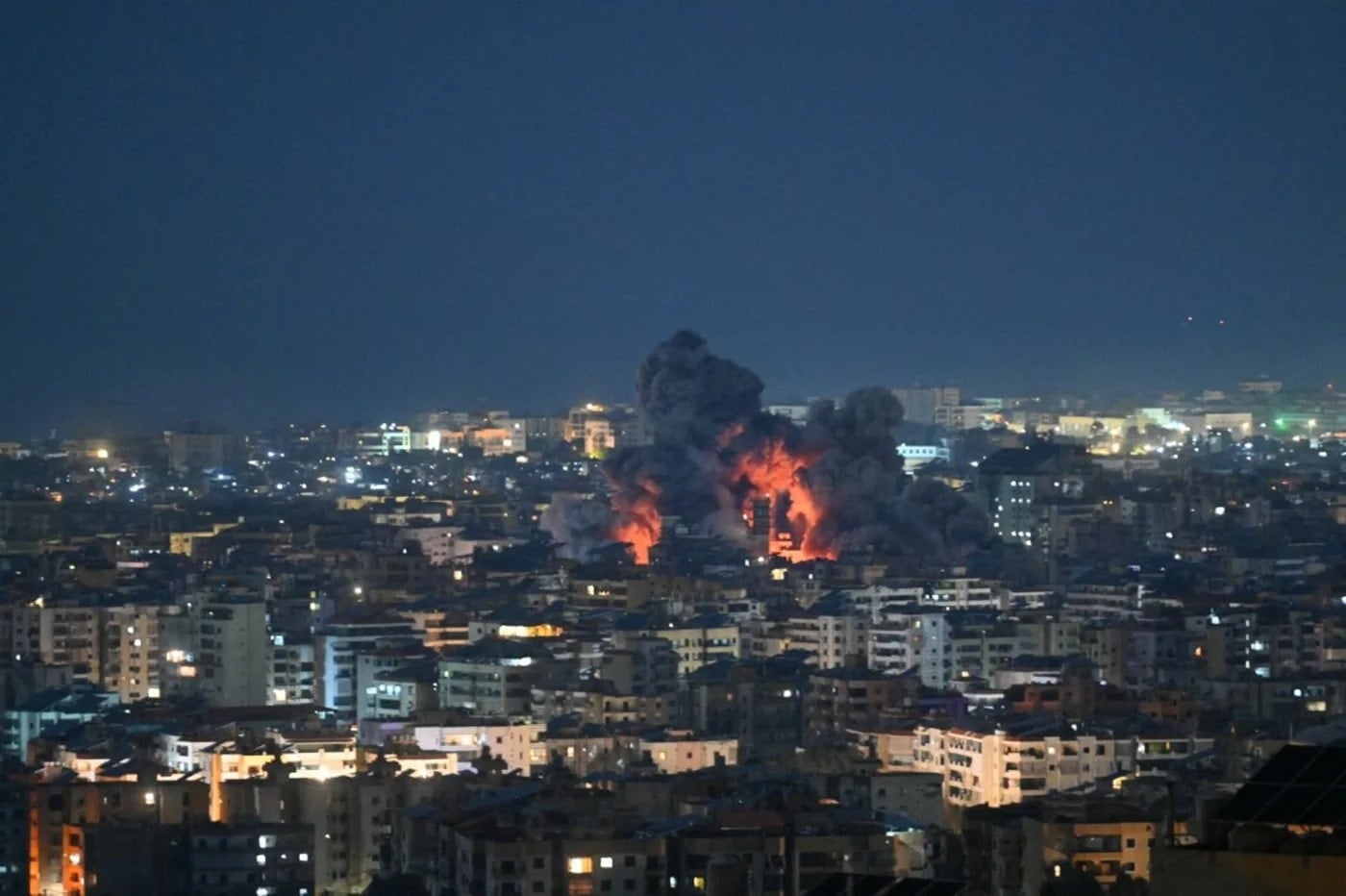 İran, Riyad'daki ABD elçiliğini vurdu