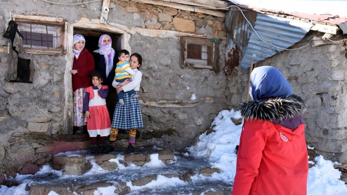 Türkiye yardımla ayakta duruyor