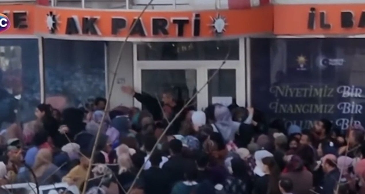 Osmaniye’de tartışma yaratan kalabalık: 'Bayram harçlığı' için birbirlerini ezdiler