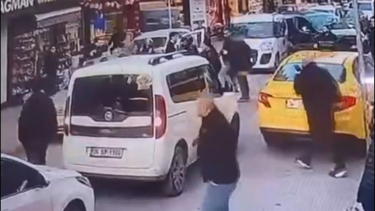 Park yeri kavgası hastanelik etti, o anlar kameraya yansıdı