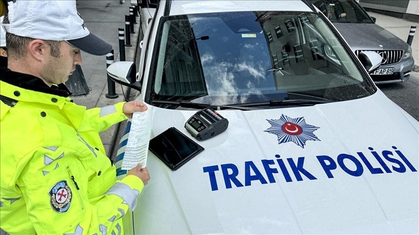 Yeni trafik cezaları yürürlükte: Kuralları ihlal edenlere 460 bin TL’ye kadar ceza kesildi