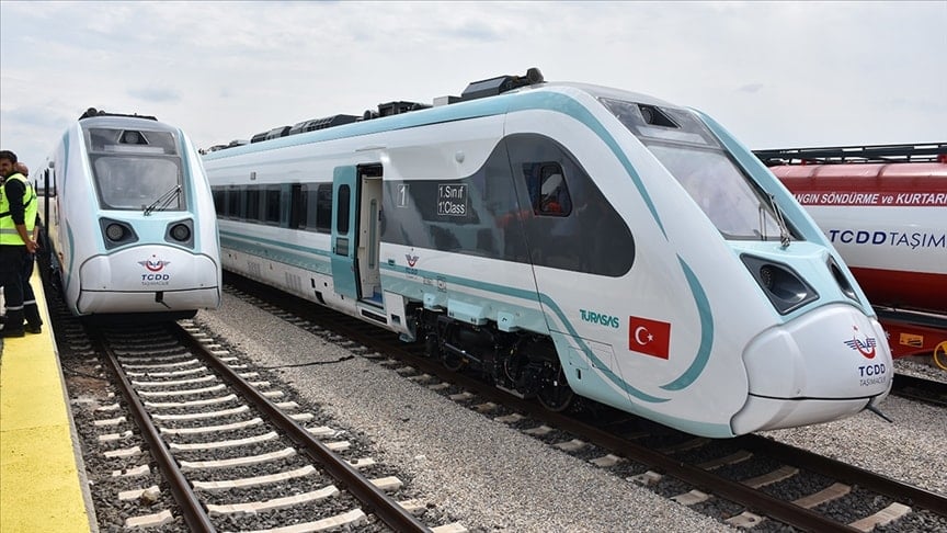 Türkiye’nin ilk milli hızlı treni cuma günü test rayına çıkıyor