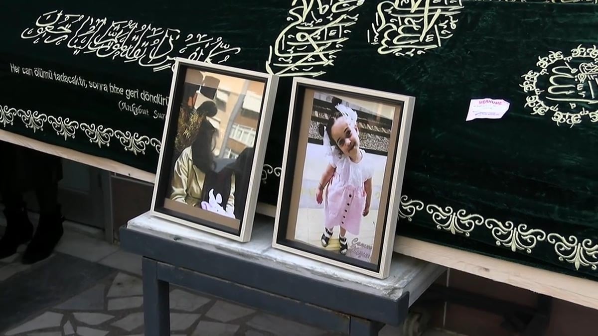 Türkiye'yi ağlayan anne Fatma Nur Çelik ve kızını kadınlar uğurladı