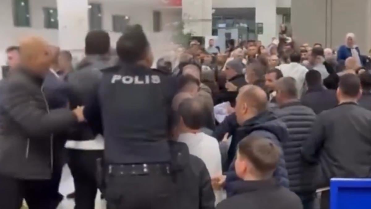 Umreciler Havalimanında birbirine girdi! Polis müdahale etti