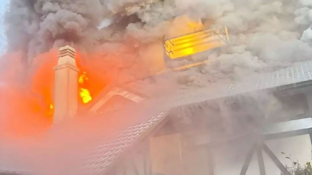 Ünlü oyuncunun Riva'daki lüks evi böyle yandı: Ölümden döndü!