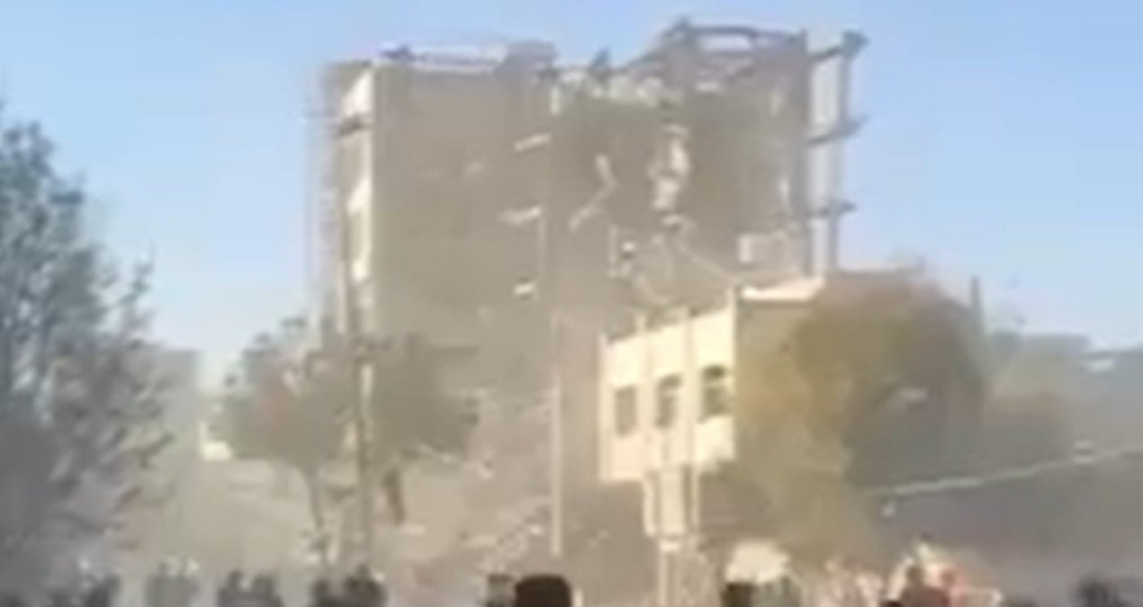 İran'da Hamaney'in yerine geçecek ismi belirlemek için kurulan masa füzelerle vuruldu