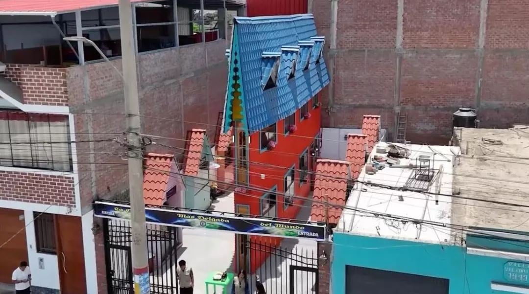 63 santimetrelik dünyanın en dar evine turist yağıyor