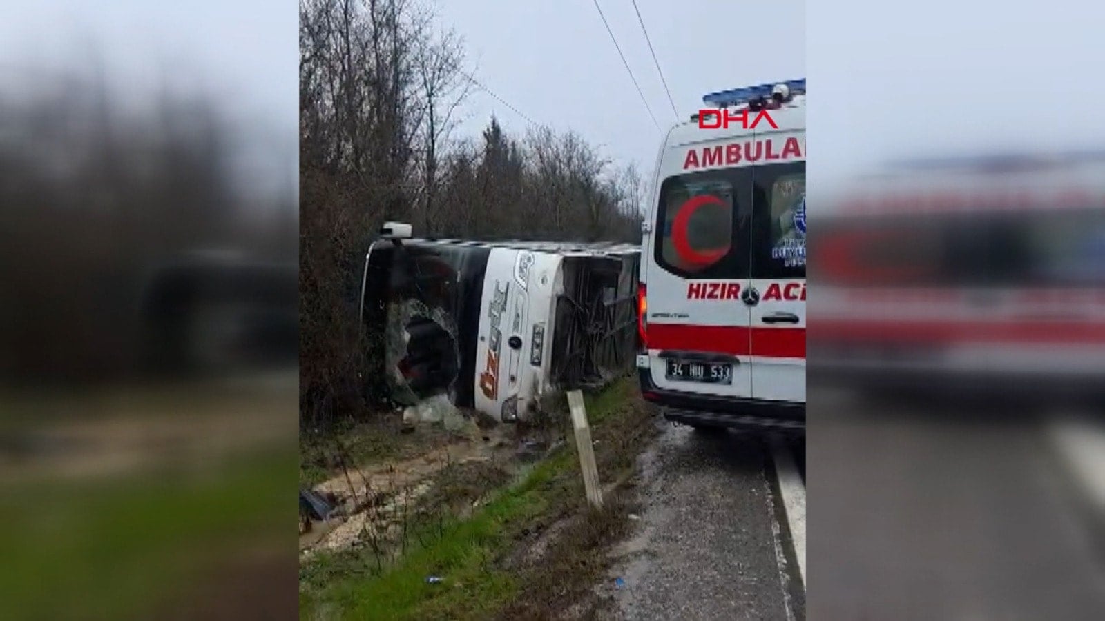 İstanbul'da yolcu otobüsü devrildi: Yaralılar var