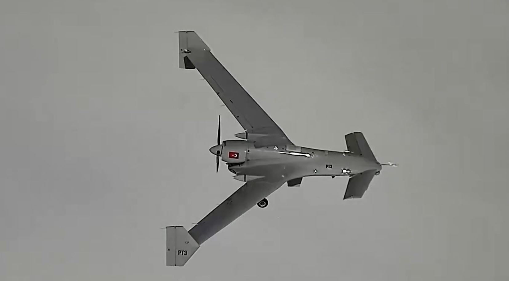 Türkiye'nin 2.000 kilometre menzilli İHA'ları görücüye çıktı! Sahada dengeleri değiştirecek