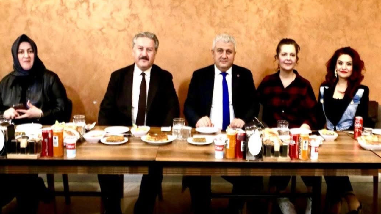 AKP’li Belediyede vatandaşa “patlıcan musakka” meclise “kuzu tandır”