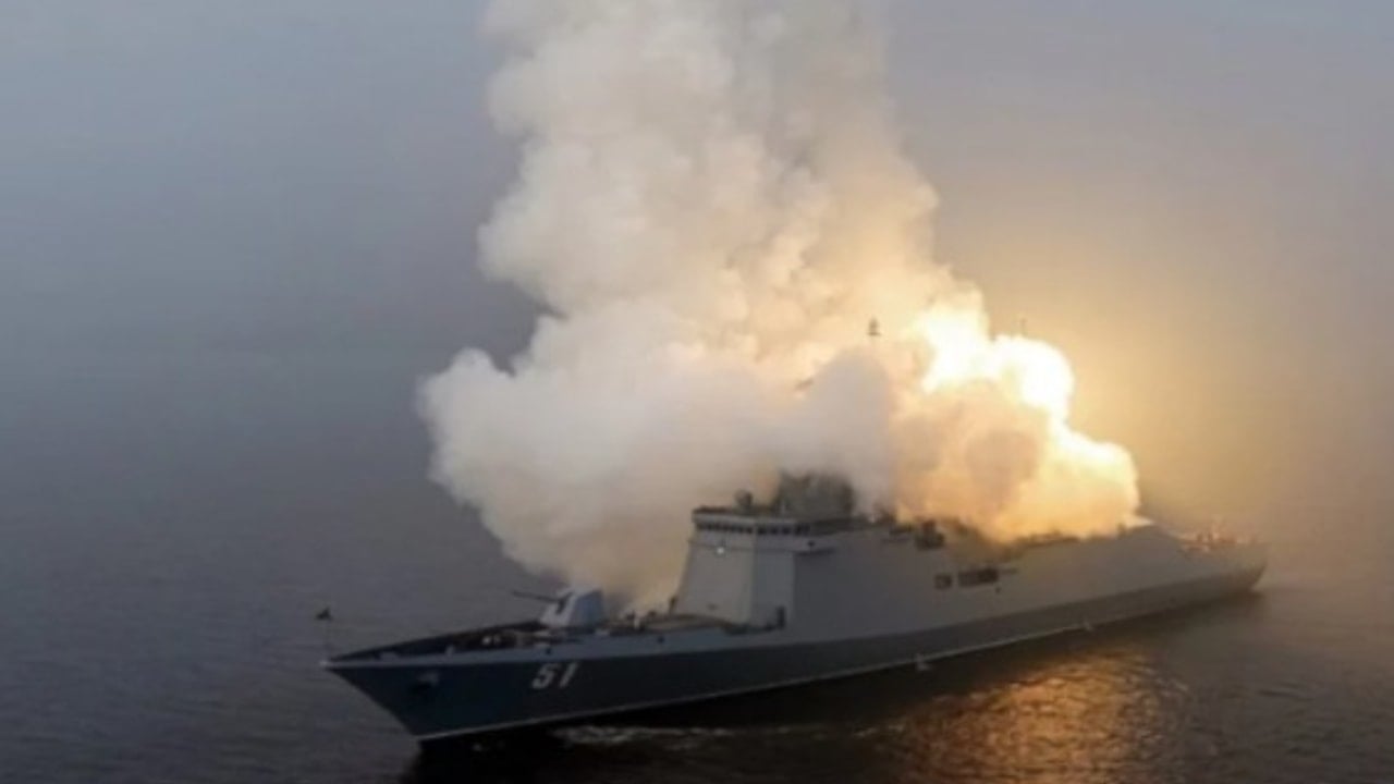 Tüm dünya diken üstündeyken herkesin çekindiği lider füzeleri ateşledi