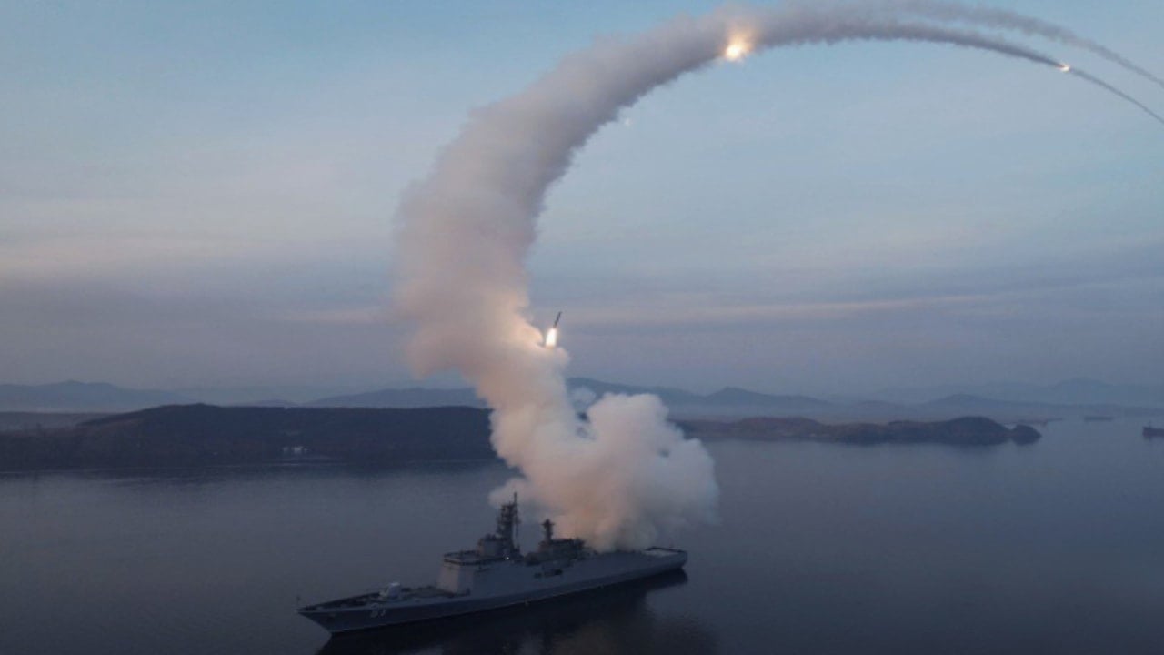 Dünya diken üstündeyken seyir füzelerini ateşledi! Hedefleri tam isabet vurdu