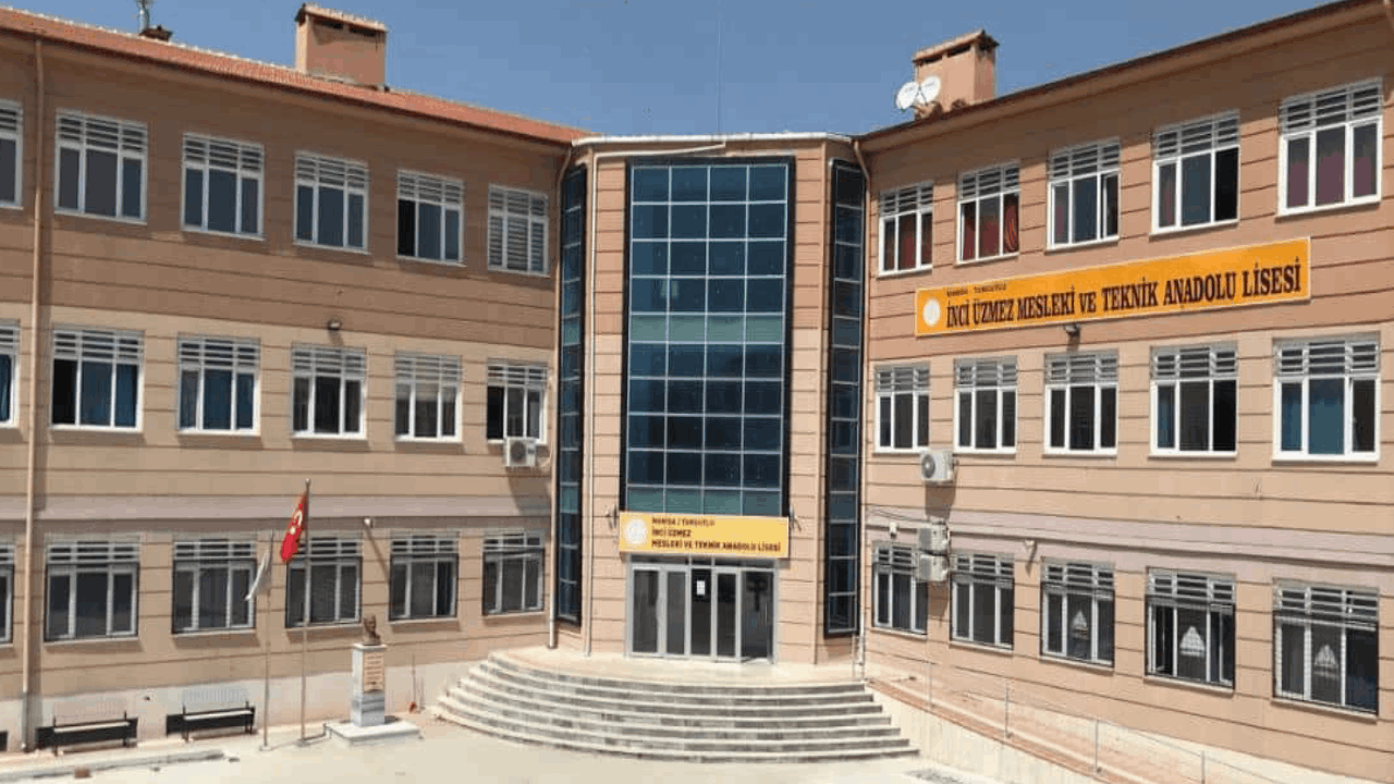 Lisede skandal: Felsefe öğretmeni Atatürk'e ağzına geleni saymış!