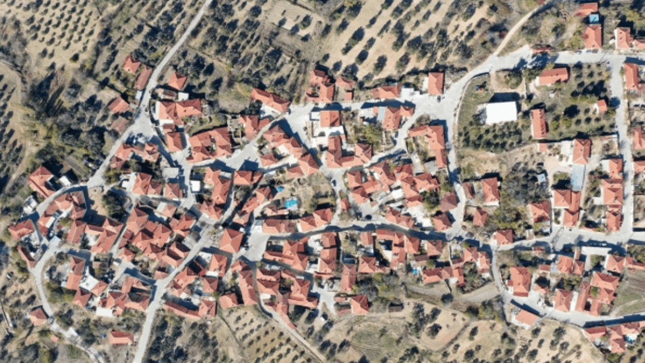 Heyelan Manisa'daki mahalleyi yerinden etti: Risk büyüdü mahalle taşındı