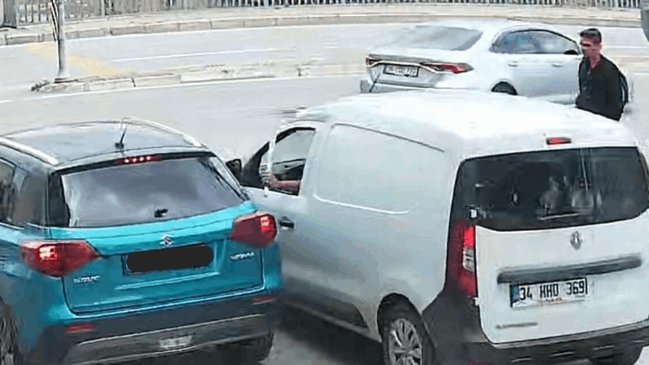 Trafikte beyzbol sopalı saldırı: Maganda kamerada