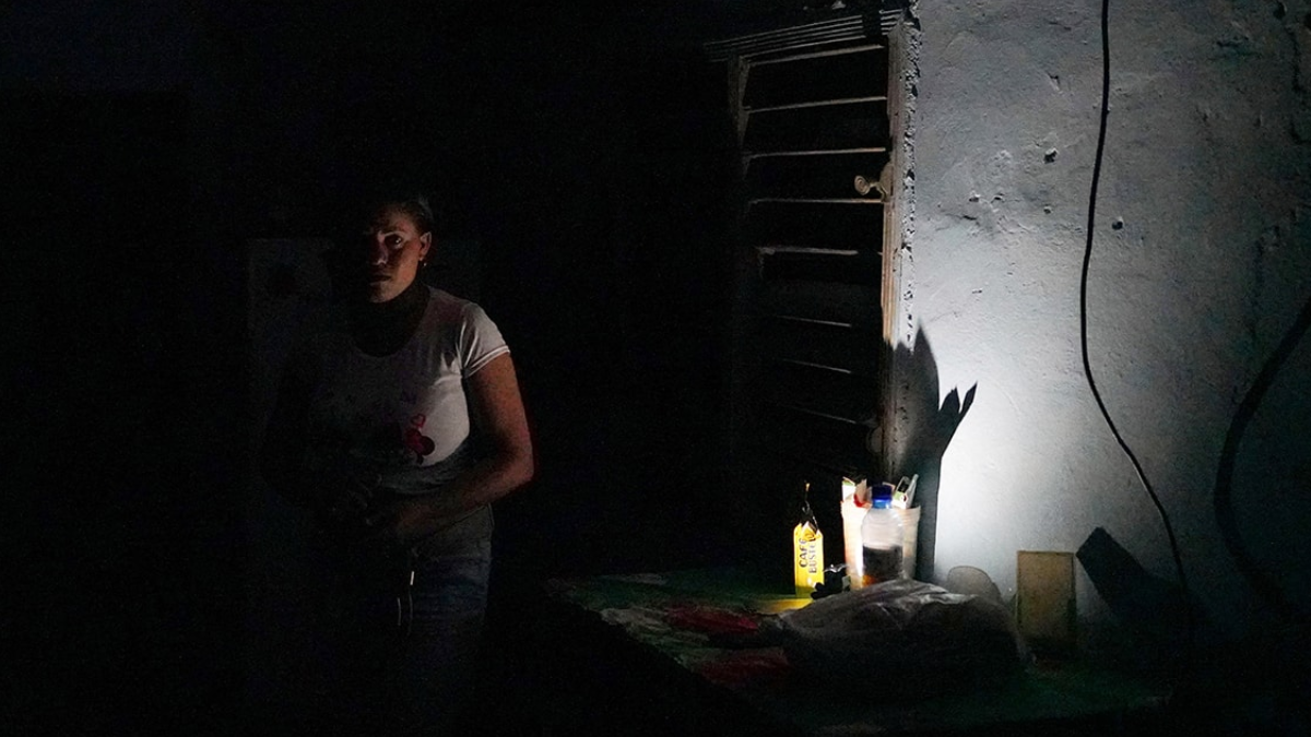 Ambargo krizi derinleşiyor: Santraller durdu, ülke karanlığa gömüldü