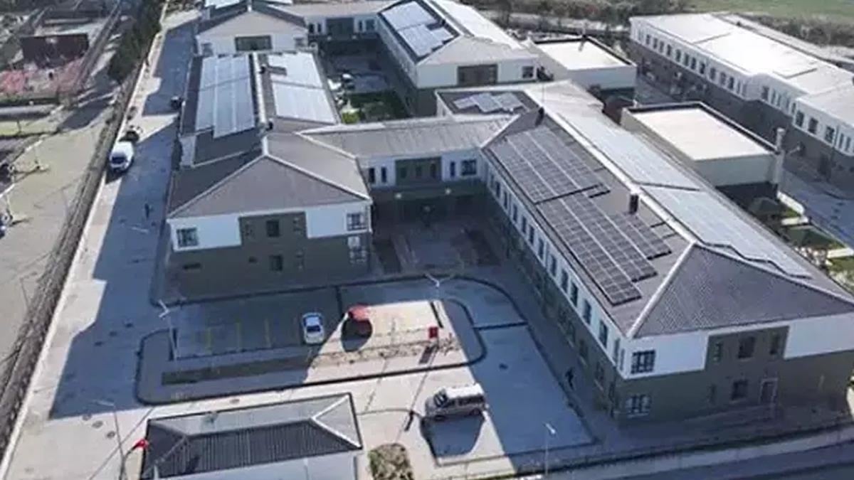 Kız yurduna gizlice girmeye çalışan şahıs yakalandı