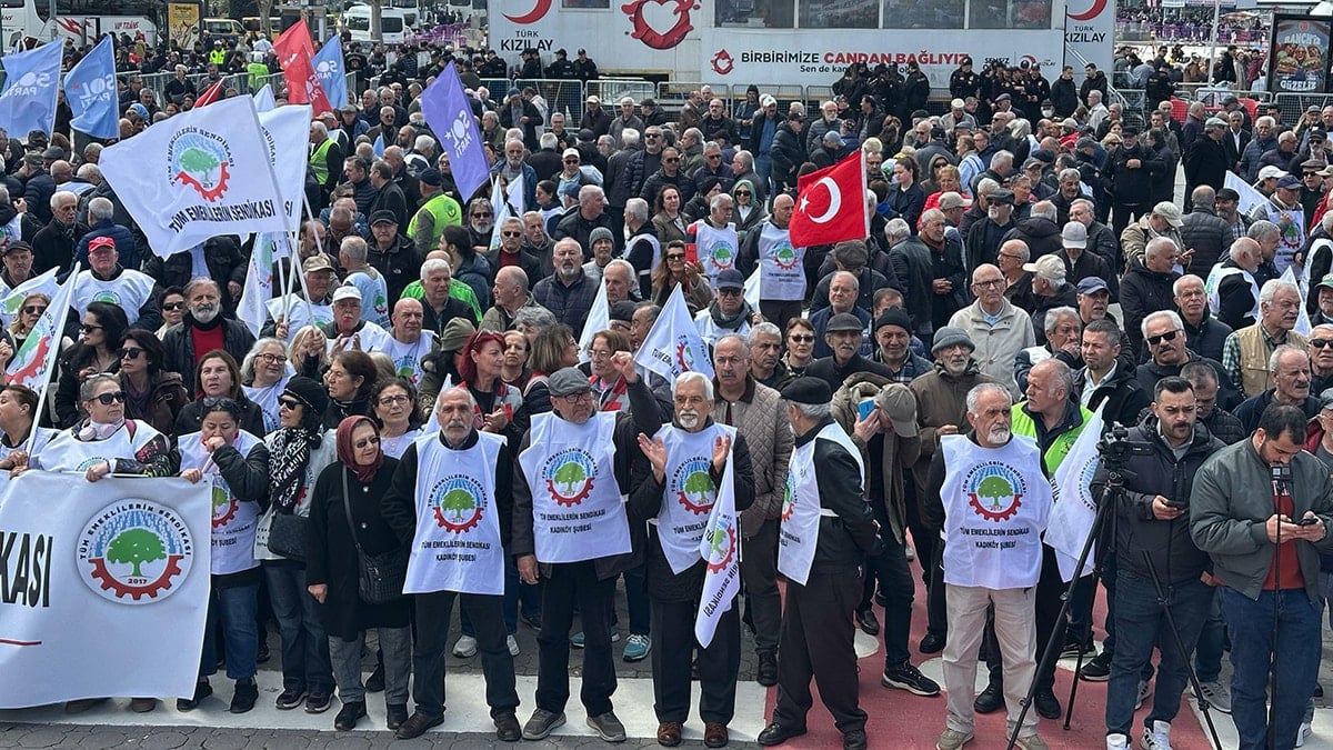 Emekliler 7 ilde meydana çıkıp iktidarı uyardı