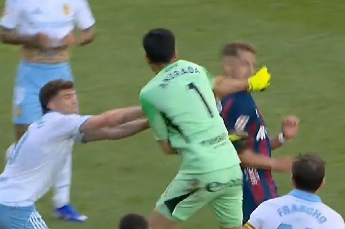 Yumrukçu kalecinin cezası belli oldu! Bir daha forma giyemeyecek