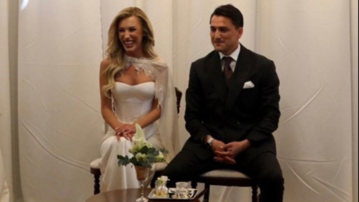 Yıldız futbolcu evlilik yolunda ilk adımı attı!