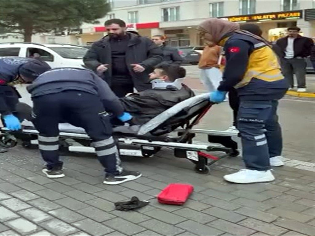 Yol verme tartışmasında kuryeyi ezdi!