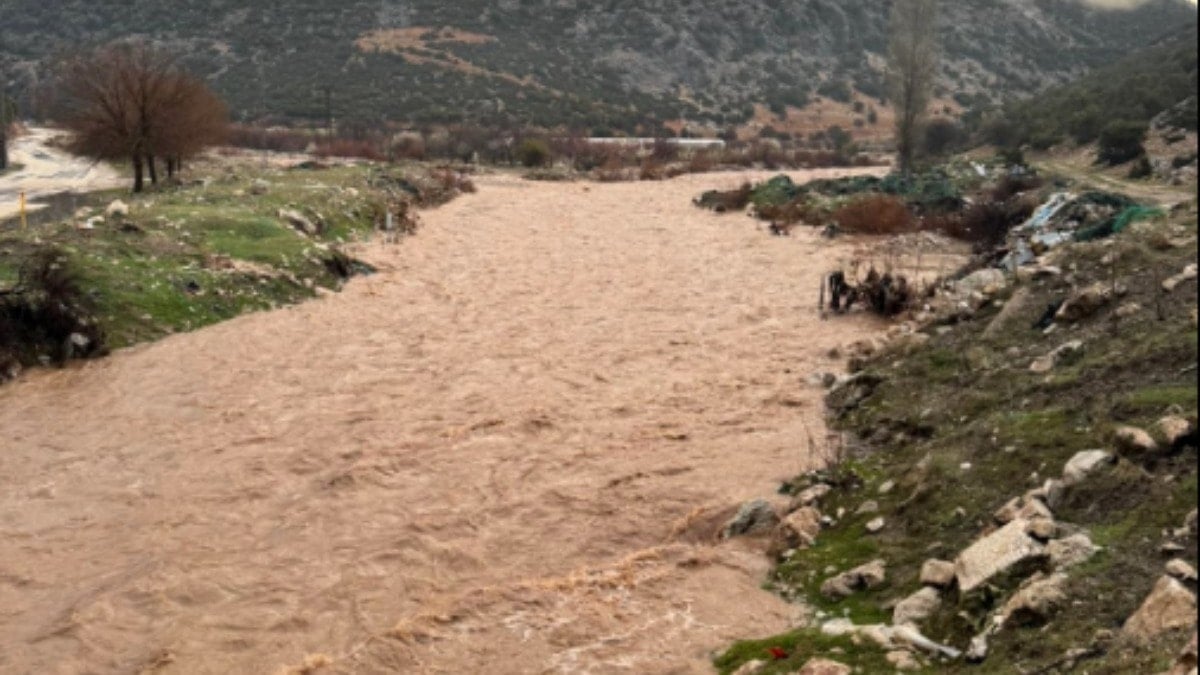Antalya sular altında! Hayat felç oldu