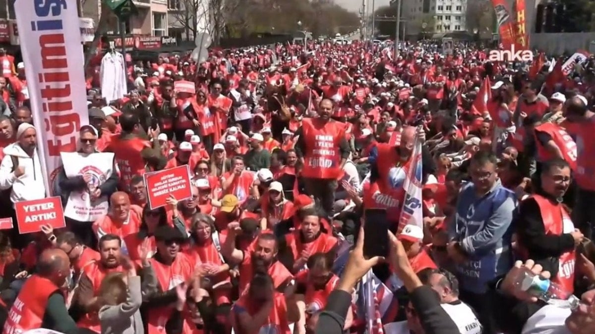 AKP’li Şamil Tayyar’dan provokatif paylaşım: Sokağa çıkan öğretmenleri açık açık tehdit etti