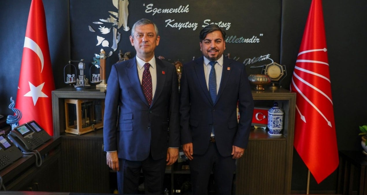 Sokak röportajcısı Arif Kocabıyık CHP'ye katıldı