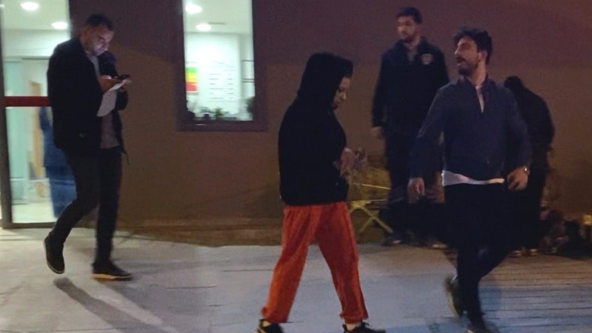 Genç kızların 'erkek' kavgası! Birbirlerine bıçakla saldırdılar