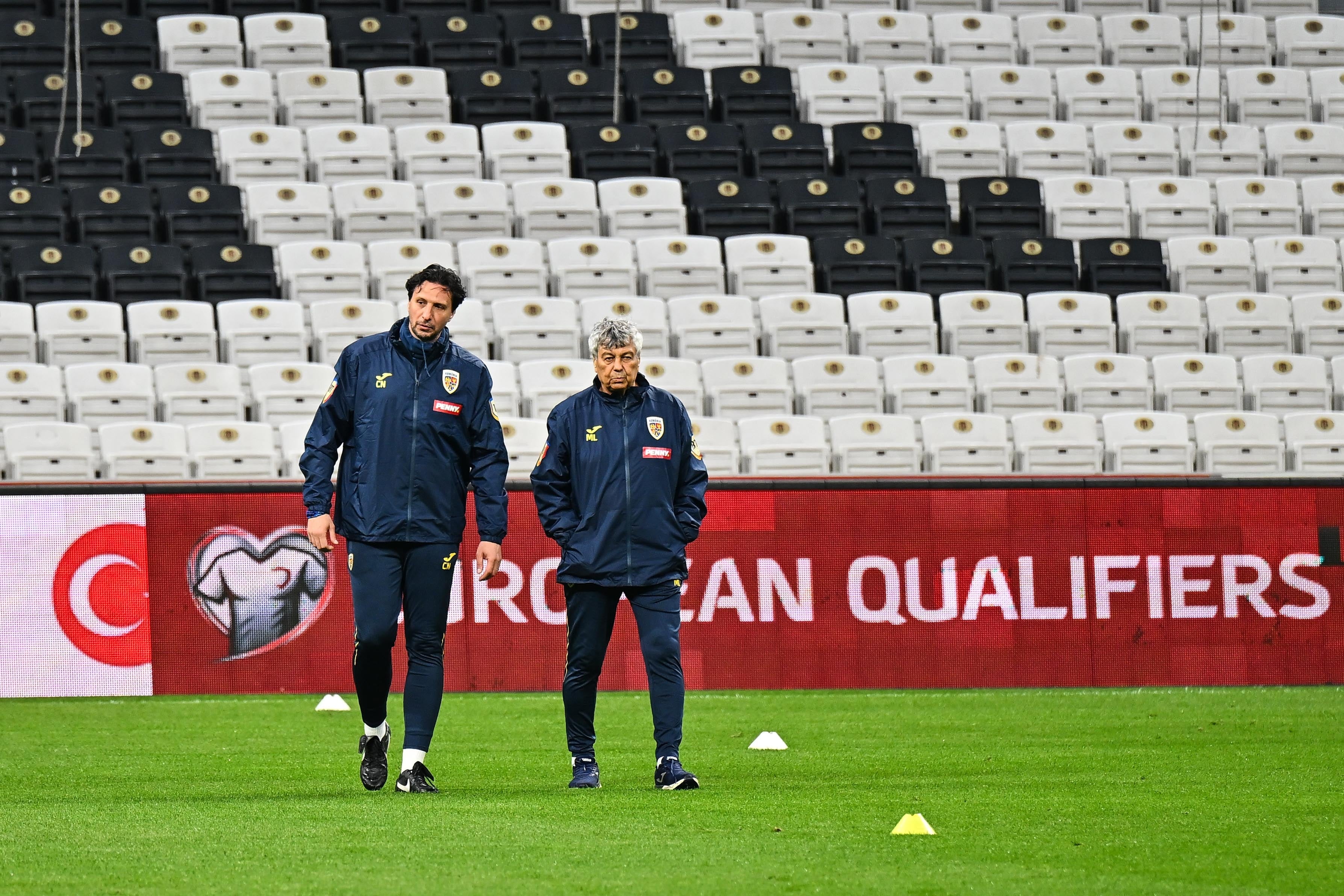 Türkiye yenilgisi sonrası deneyimli hocayı görevden aldılar!