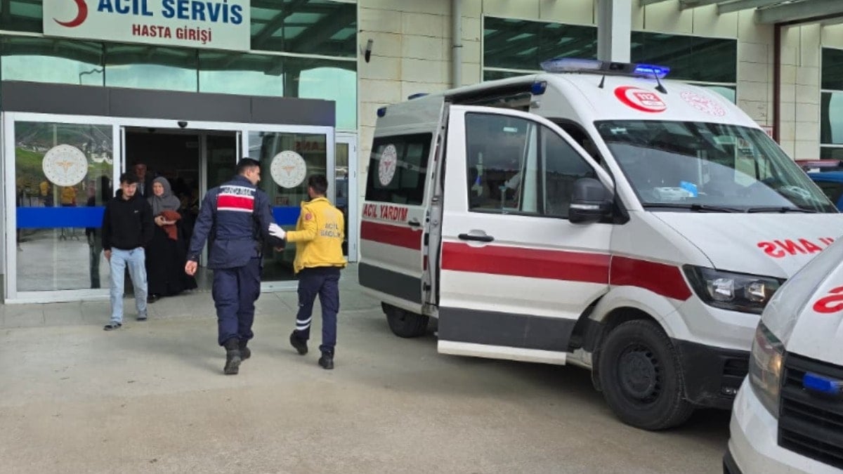 Samsun'da korkutan kaza: Öğrenci servisi direğe çarptı, 13 yaralı!