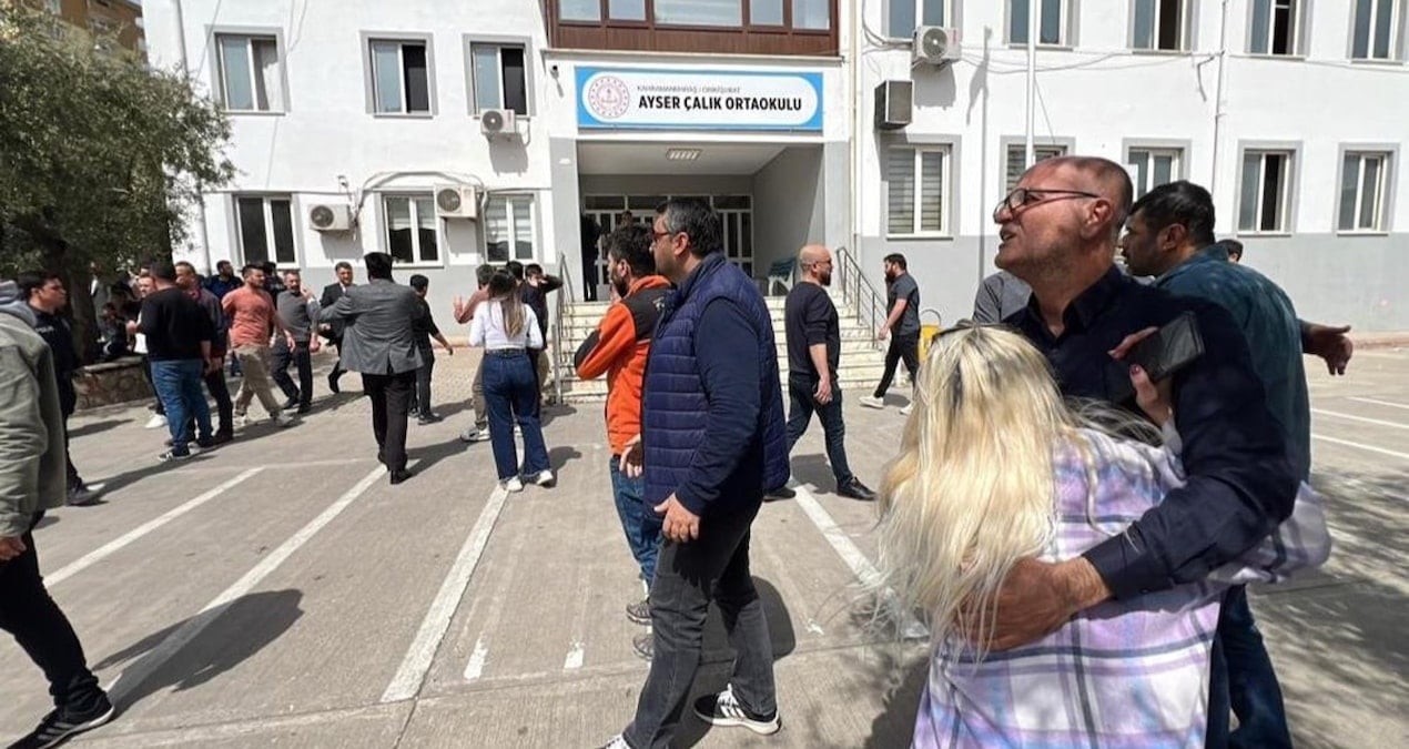 Bakan laiklikle uğraşırken okullar kan gölüne döndü