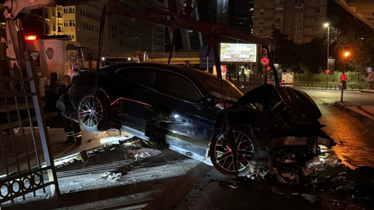 Lüks otomobil demirlere ok gibi saklandı! Şişli'de trafik kilitlendi
