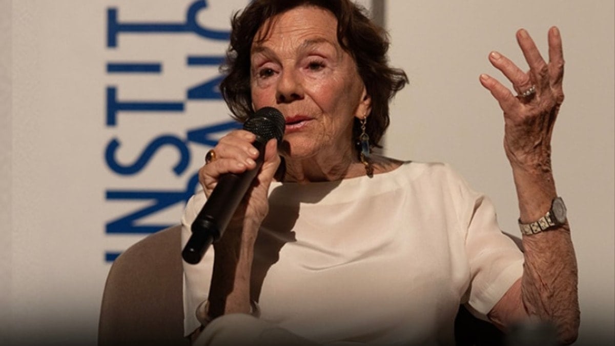 Padişahın torunu mücevher dolu çantayı havalimanında unuttu