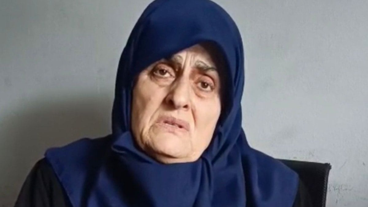 Yaşlı kadın, emekli polis eşini satırla öldürüp bıçakla 15 parçaya ayırdı 