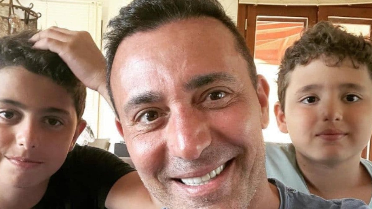 Oğullarıyla sahnede şov yaptı: Herkesten alkış aldılar