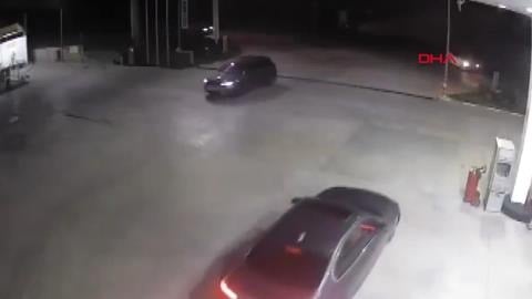 Akaryakıt istasyonunda aracı ile drift attı: Bedeli ağır oldu