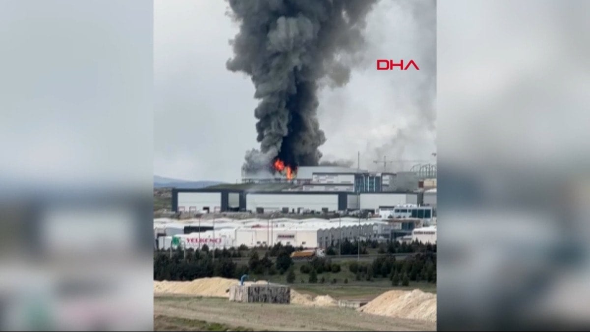 Başkentte siren sesleri: Dumanların yükseldiği depoya ekipler müdahale ediyor
