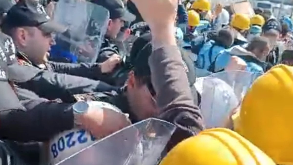 Hak arayan madencilere yaka paça gözaltı!