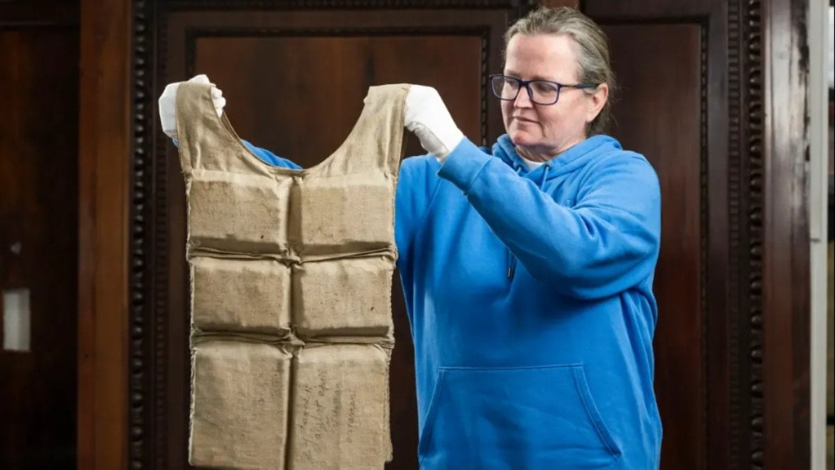 'Geri dönmeyen' filikadan kalan can yeleği rekor fiyata satıldı