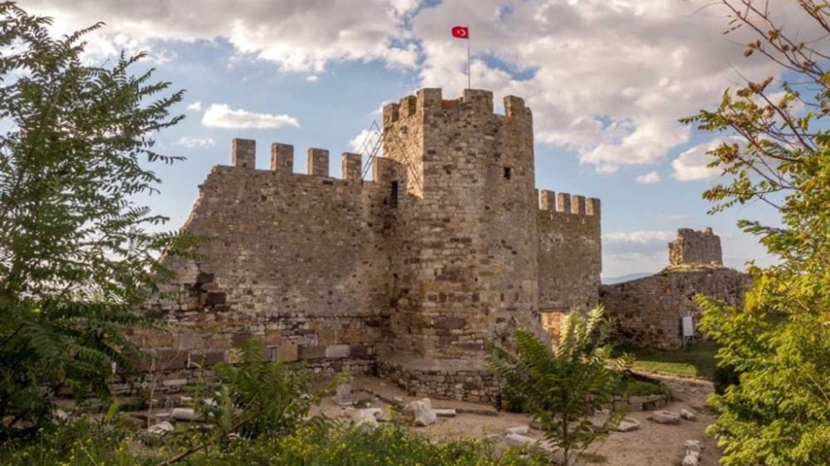 Tarihi kaleye tarihi bütçe: 1000 TL